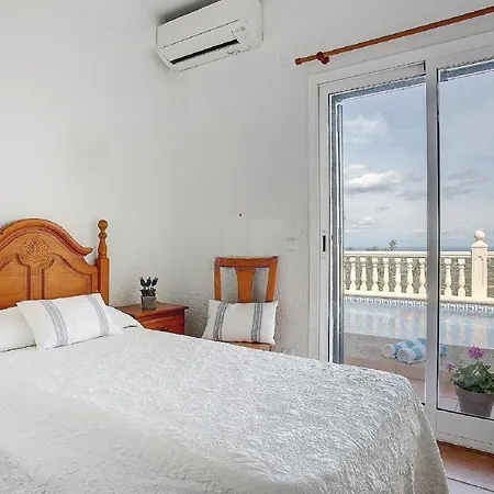 Amanda: 4 Bedroom With Stunning Views Denia