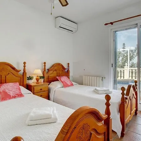 Amanda: 4 Bedroom With Stunning Views Villa Denia