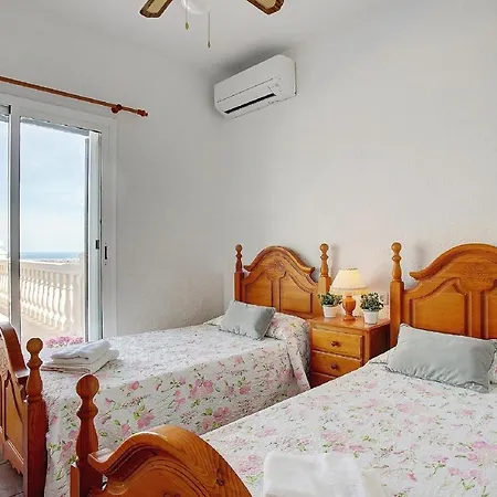 Amanda: 4 Bedroom With Stunning Views Denia